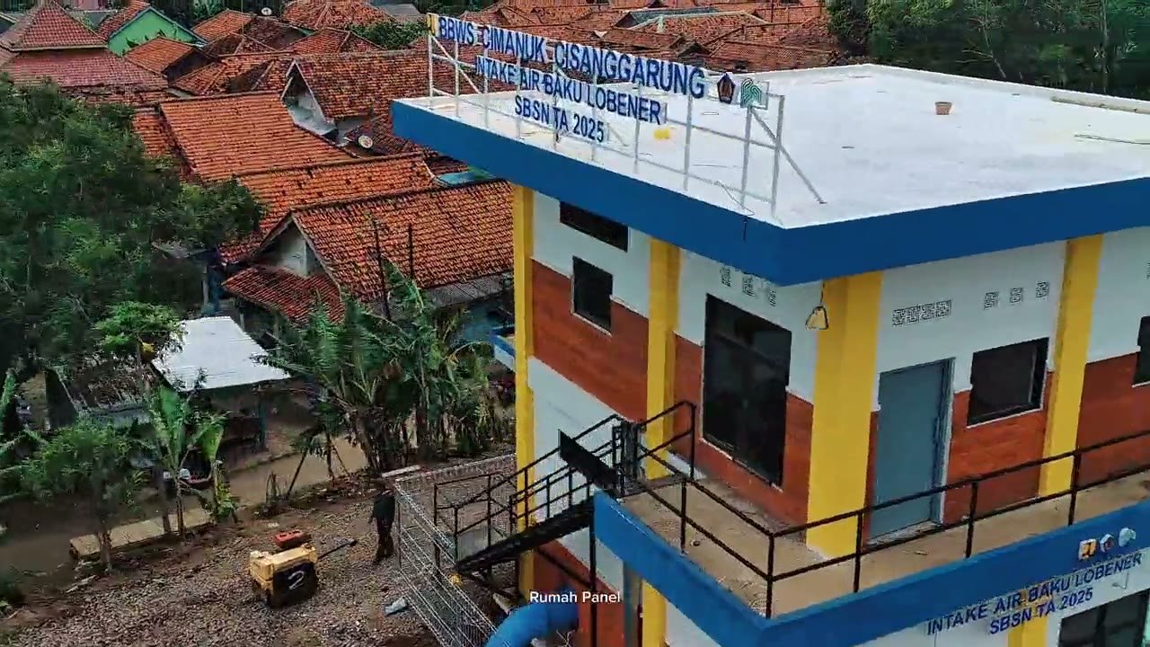 Bangunan intake air baku Lobener di Kecamatan Jatibarang, Kabupaten Indramayu